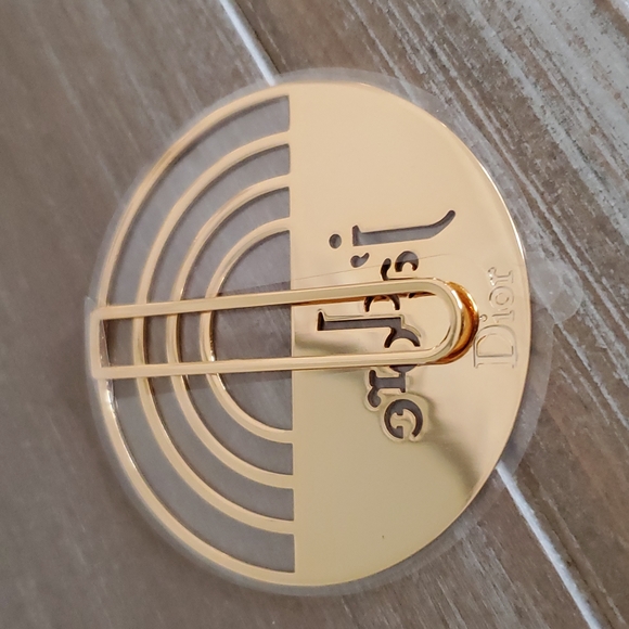 New never used DIOR J'adore bundle Dior badge/ brooch & Dior temporary tattoos - Picture 8 of 9